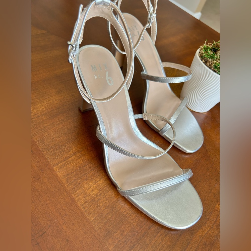 SILVER STRAPPY SANDALS SIZE 9.5